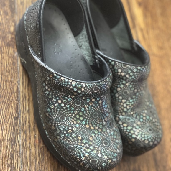 Dansko nursing clogs - Picture 2 of 3